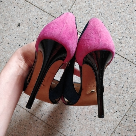 Diane Von Furstenberg Suede Cut Out Pointed Pumps - Picture 7 of 9